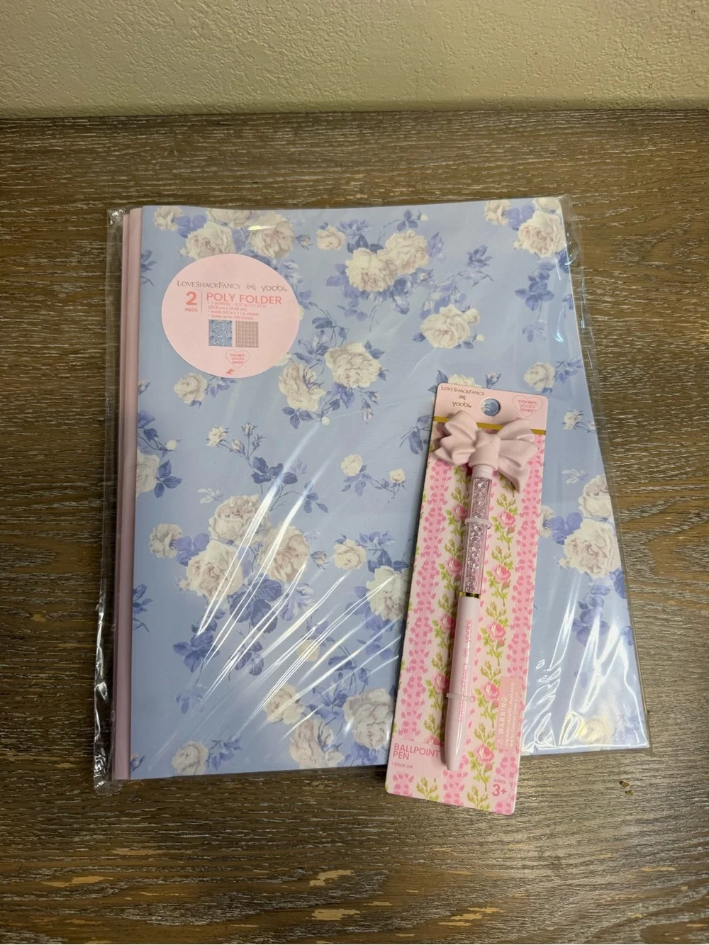 Love Shack Fancy Folders 2pk Poly Prong Folders NEW and Bow Pen